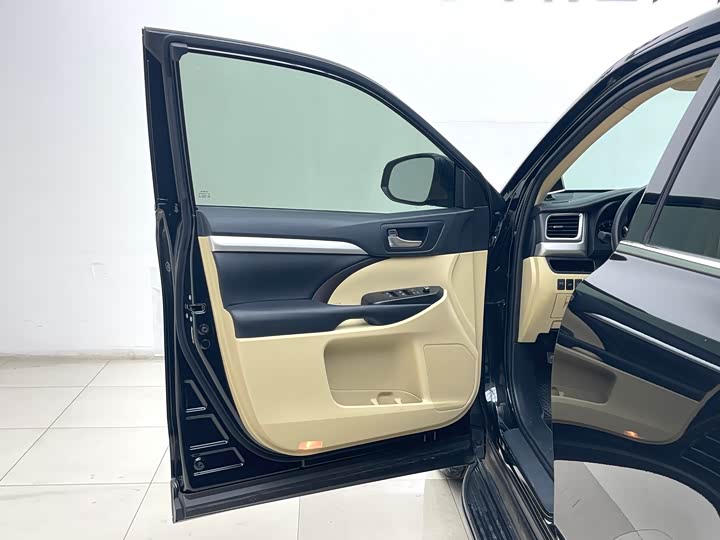 Фото 4 - Toyota Highlander