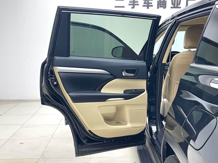 Фото 5 - Toyota Highlander