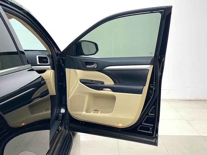 Фото 6 - Toyota Highlander