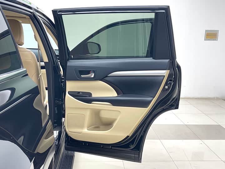 Фото 7 - Toyota Highlander