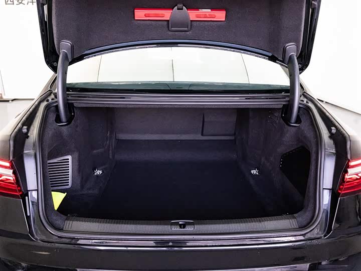 Audi A8 2025 2025款 A8L 50 TFSI quattro 臻选型