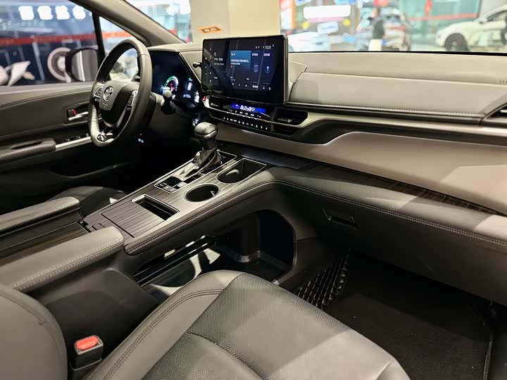 Фото 6 - Toyota Granvia