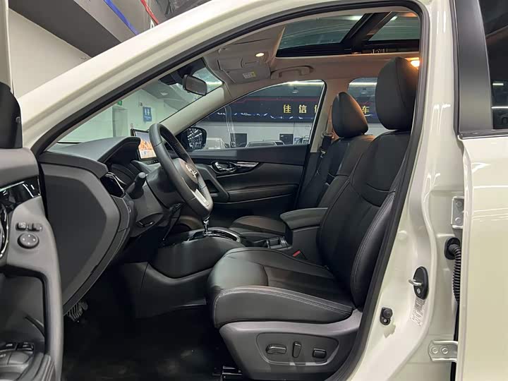 Nissan X-Trail 2025 2025款 荣誉 2.0L 两驱领先版