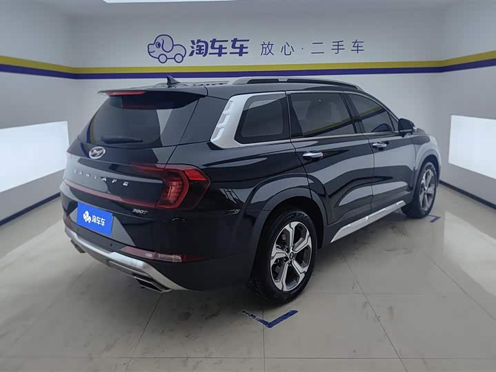 Фото 3 - Hyundai Santa Fe