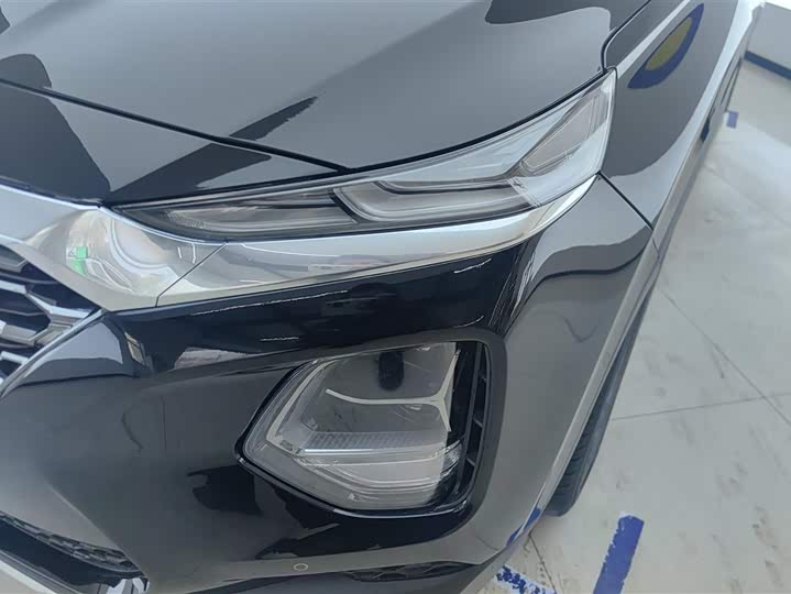 Фото 5 - Hyundai Santa Fe