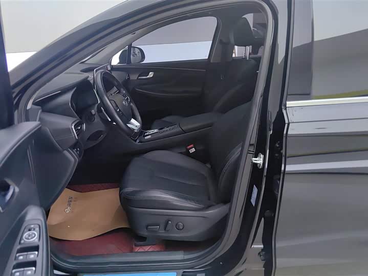 Фото 9 - Hyundai Santa Fe