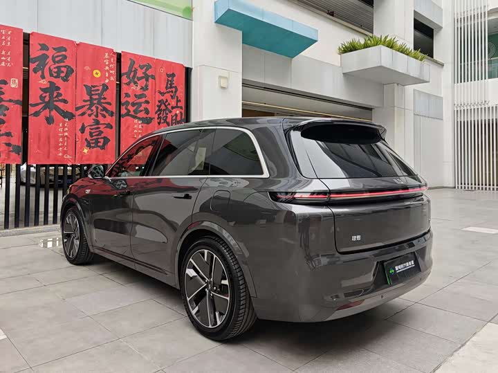 2025 LiXiang L8