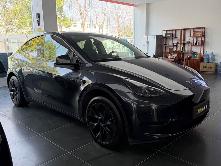 Фото 3 - Tesla Model Y
