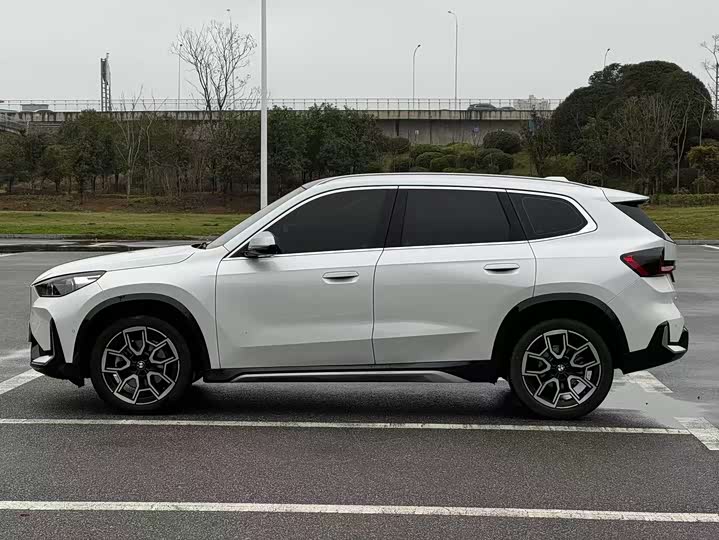 Фото 2 - BMW X1