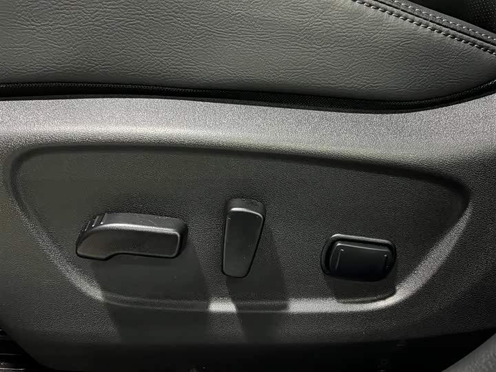 Nissan X-Trail 2025 2025款 荣誉 2.0L 两驱领先版