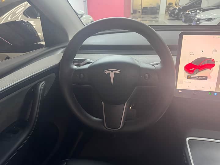 Photo 4 - Tesla Model Y