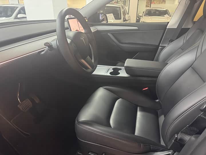 Photo 7 - Tesla Model Y