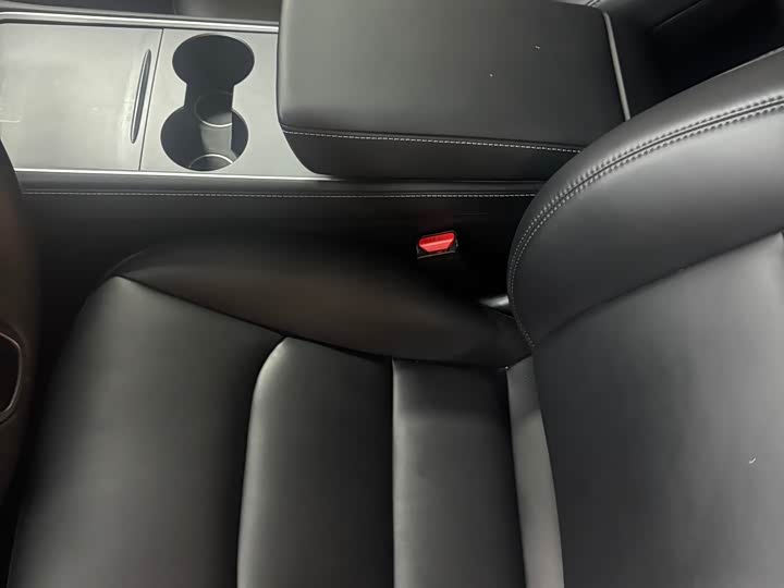Photo 8 - Tesla Model Y
