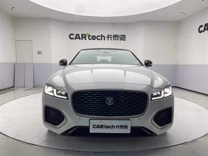Jaguar XF L 2024 2024款 2.0T P300 四驱旗舰运动鎏金版