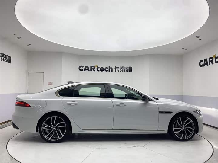 Jaguar XF L 2024 2024款 2.0T P300 四驱旗舰运动鎏金版