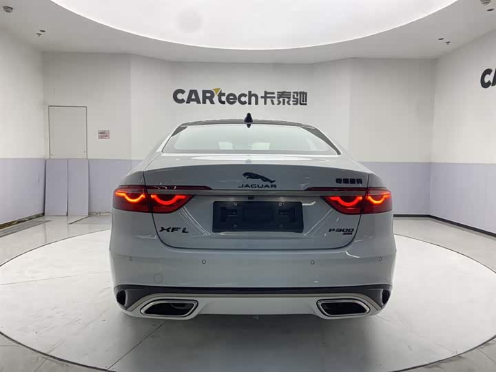 Jaguar XF L 2024 2024款 2.0T P300 四驱旗舰运动鎏金版