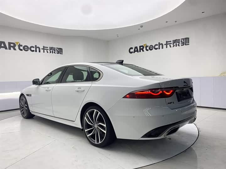 Jaguar XF L 2024 2024款 2.0T P300 四驱旗舰运动鎏金版