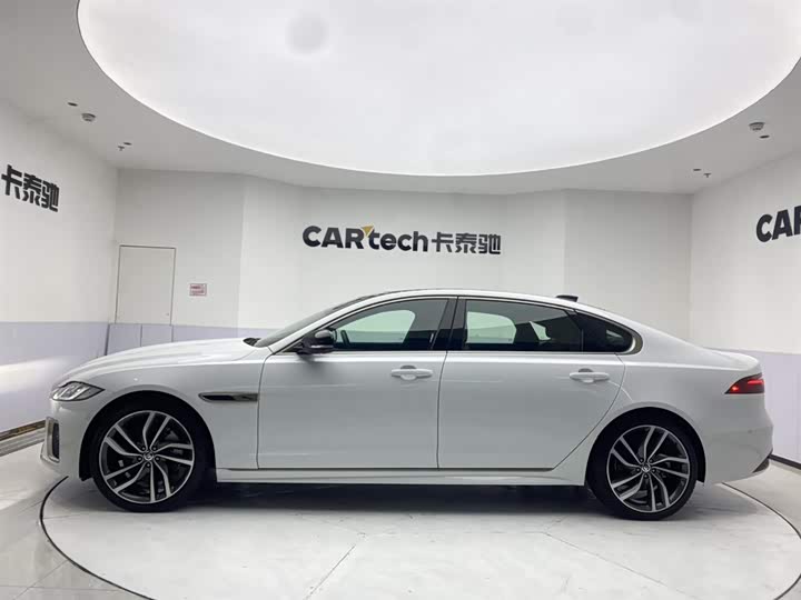 Jaguar XF L 2024 2024款 2.0T P300 四驱旗舰运动鎏金版
