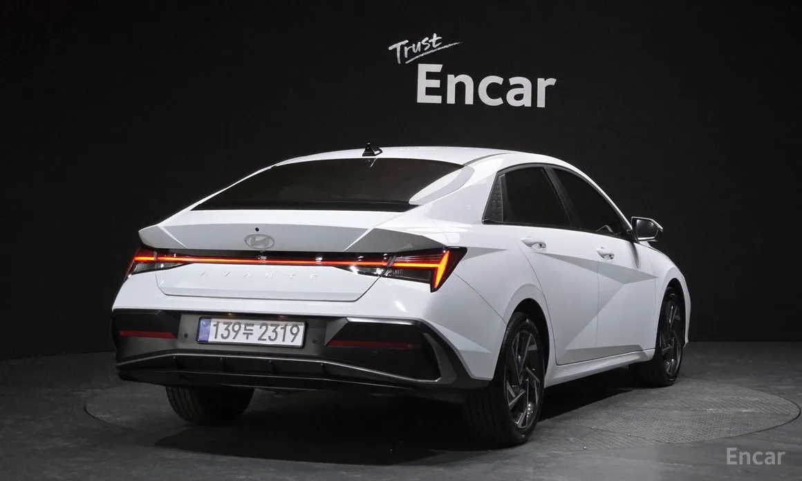 Фото 2 - Hyundai Avante