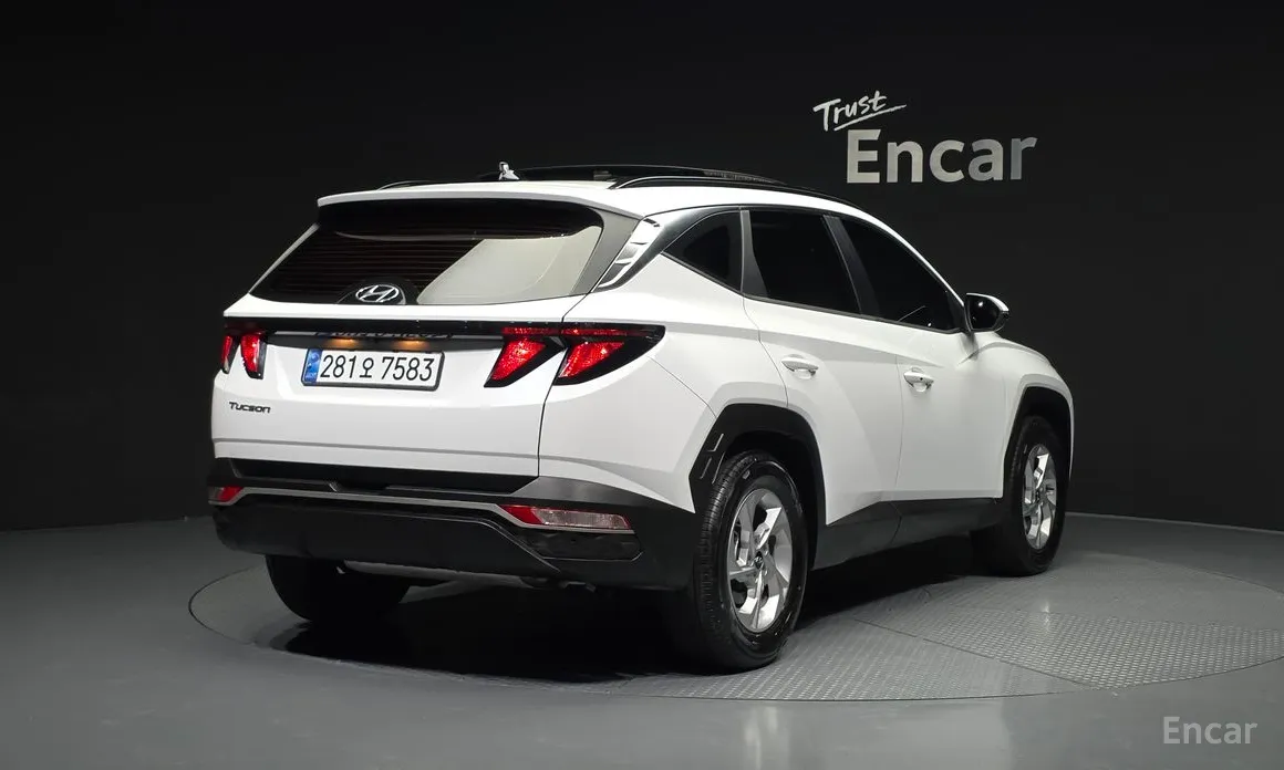 Photo 2 - Hyundai Tucson