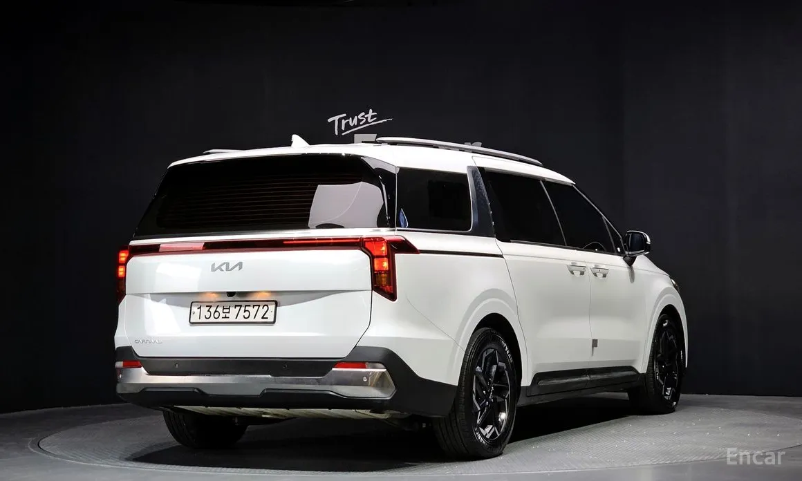 Фото 2 - Kia Carnival