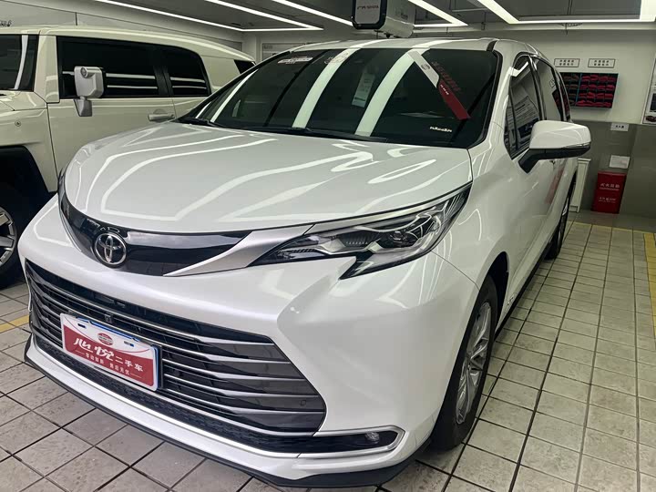 Toyota Sienna 2024 2024款 2.5L混动 四驱尊贵版