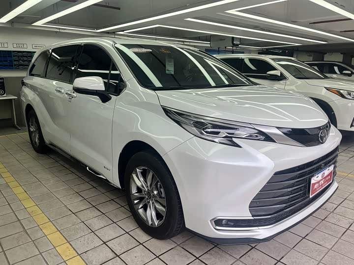 Toyota Sienna 2024 2024款 2.5L混动 四驱尊贵版