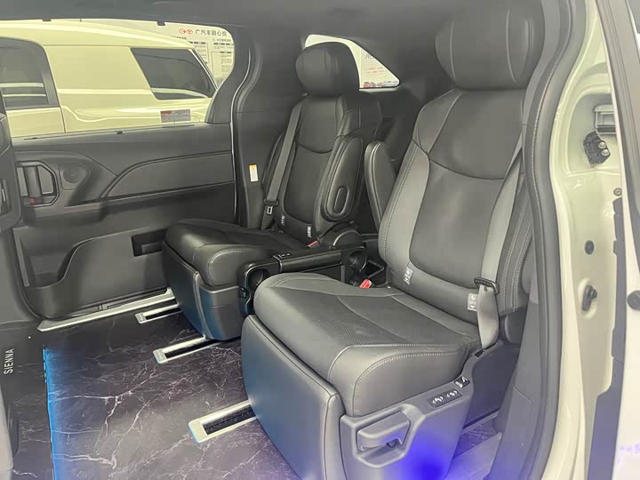 Toyota Sienna 2024 2024款 2.5L混动 四驱尊贵版