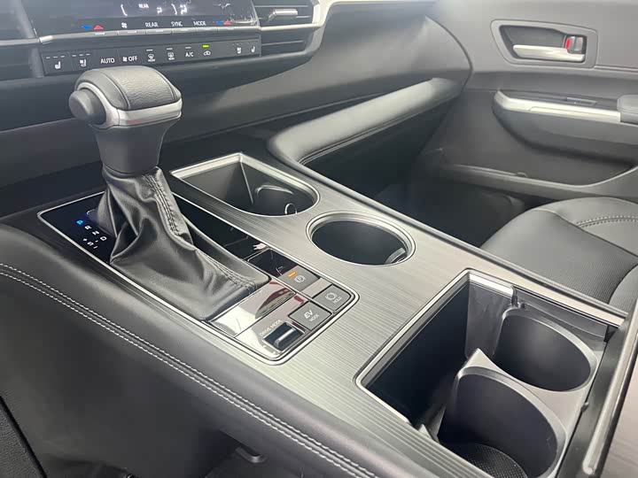Toyota Sienna 2024 2024款 2.5L混动 四驱尊贵版