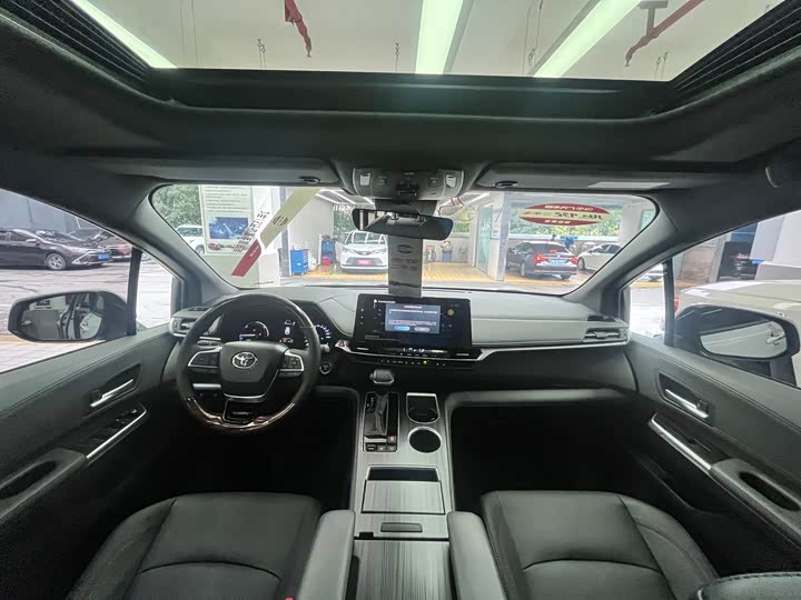 Toyota Sienna 2024 2024款 2.5L混动 四驱尊贵版