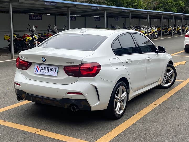 BMW 1 Series 2023 2023款 120i M运动曜夜版