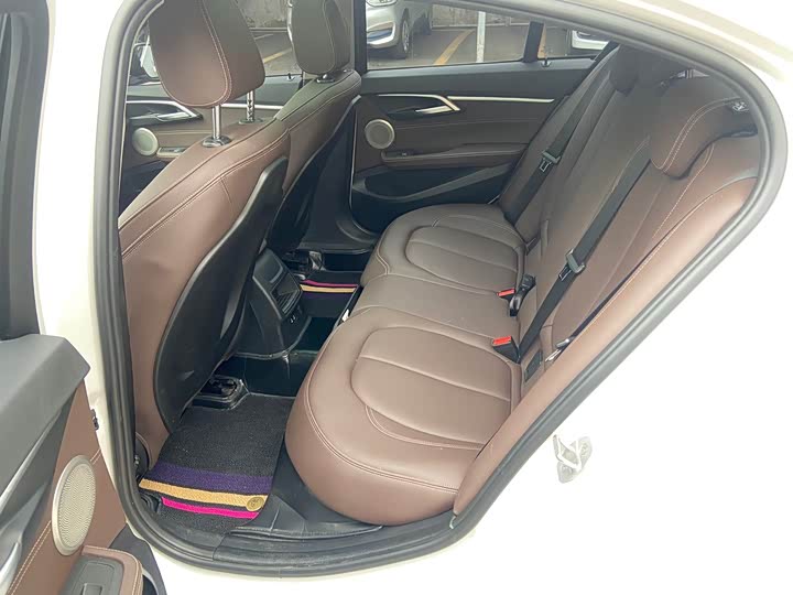 BMW 1 Series 2023 2023款 120i M运动曜夜版