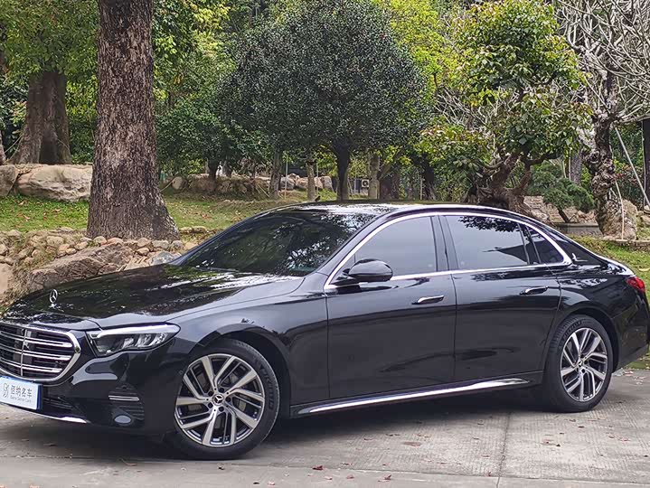 Zdjęcie 1 - Mercedes-Benz E-Class