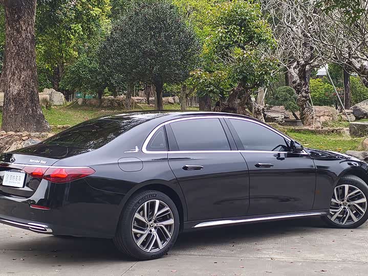 Zdjęcie 9 - Mercedes-Benz E-Class