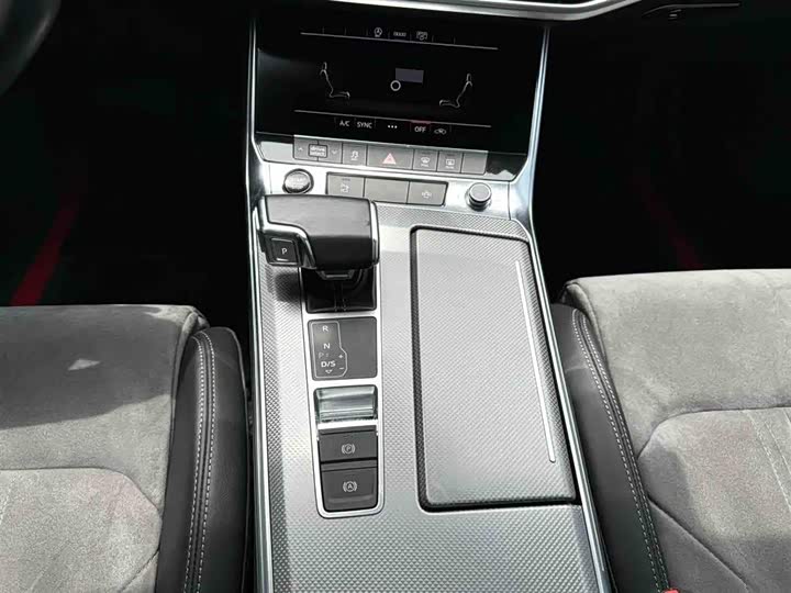 Фото 9 - Audi A6L