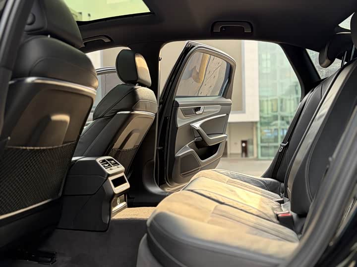Photo 7 - Audi A6L