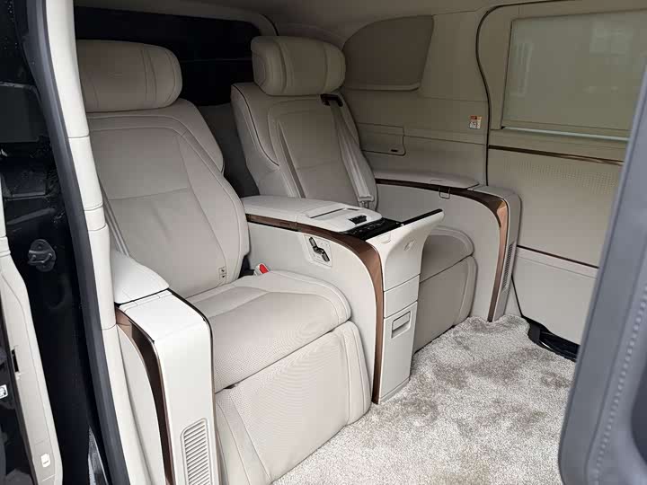 Фото 6 - Lexus LM