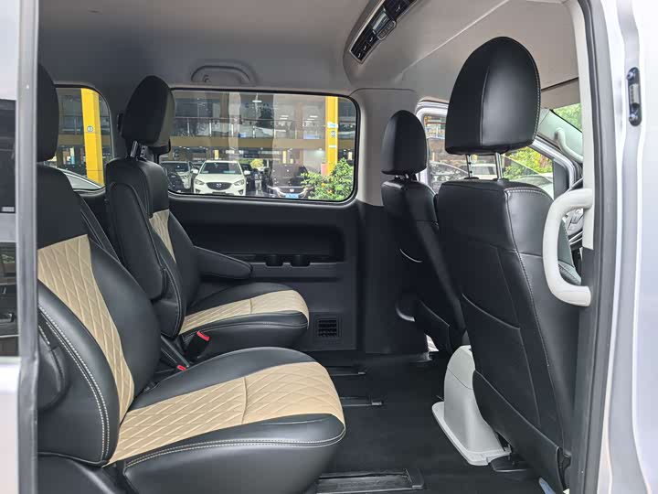 JAC Refine M4 2022 2022款 2.0TGDI 自动商旅版