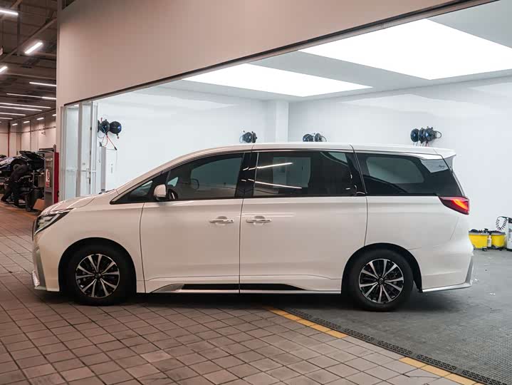 Photo 3 - GAC Trumpchi M8