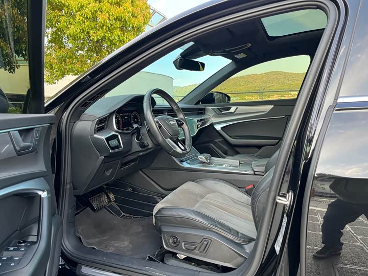 Photo 4 - Audi A6L