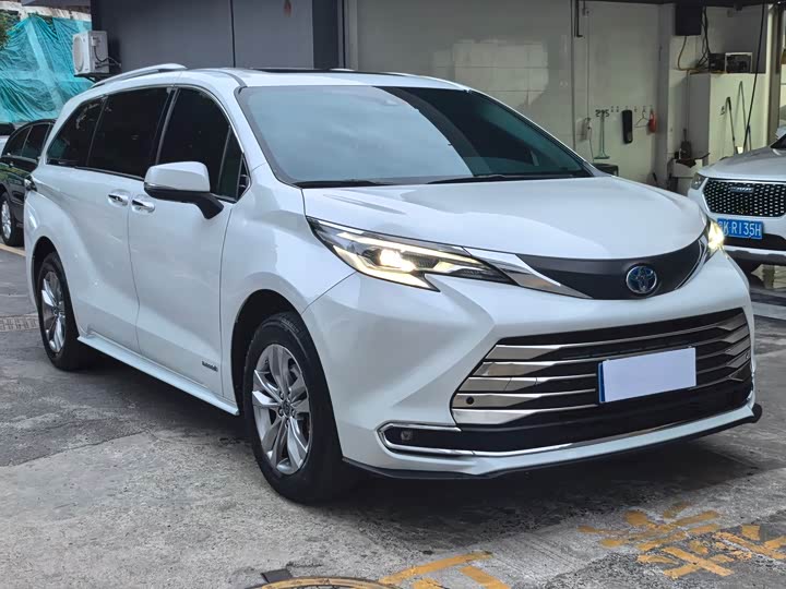 Photo 1 - Toyota Sienna
