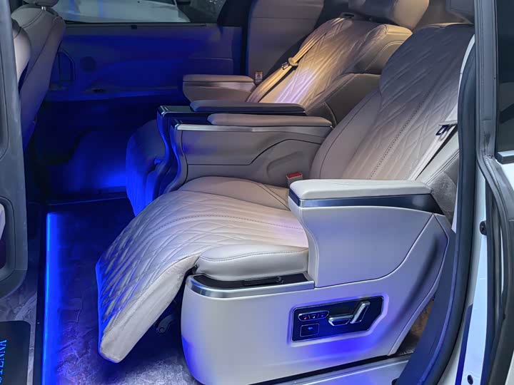 Photo 9 - Toyota Sienna
