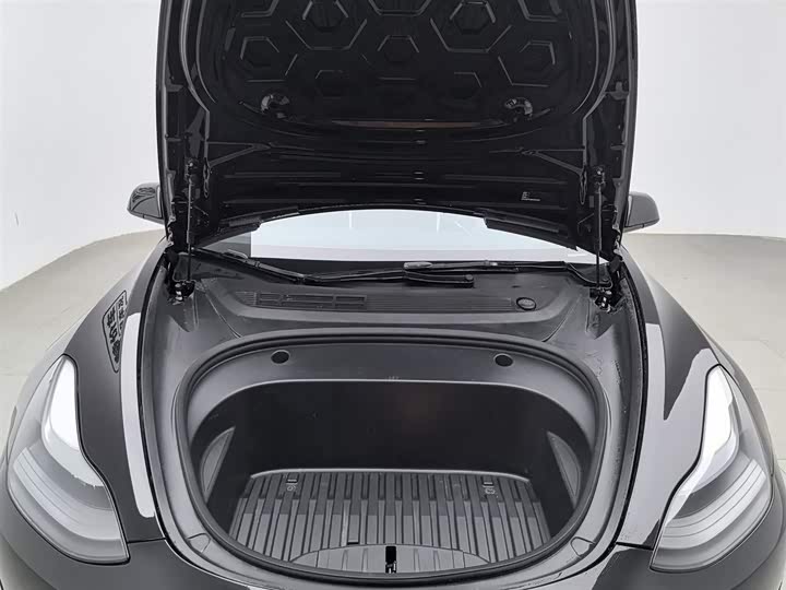 Photo 6 - Tesla Model 3