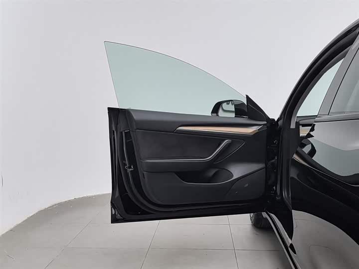Photo 8 - Tesla Model 3