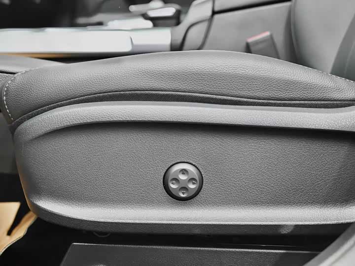 Фото 8 - Mercedes-Benz GLB-Class