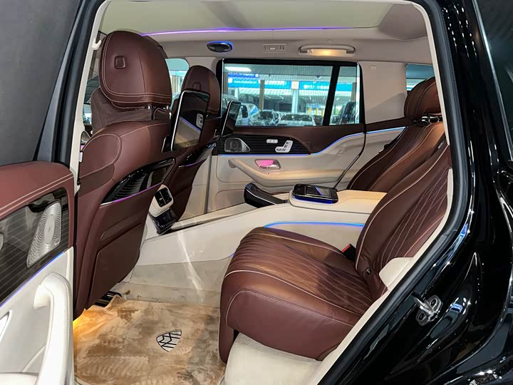 صورة 9 - Mercedes-Benz GLS-Class