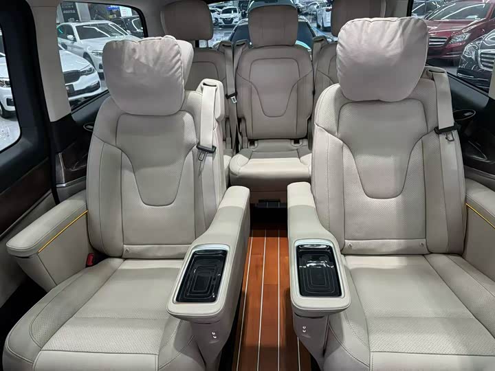 Фото 5 - Mercedes-Benz V-Class