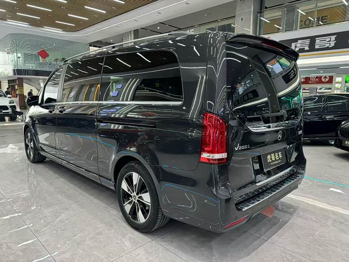 Фото 7 - Mercedes-Benz V-Class