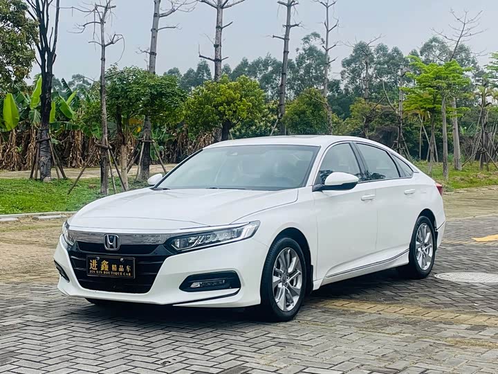 Фото 1 - Honda Accord