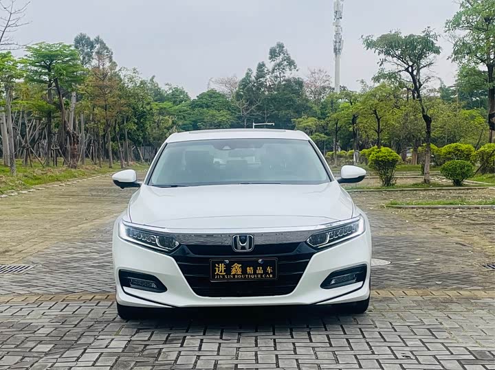 Фото 2 - Honda Accord